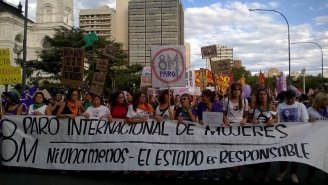 La Plata: más de 15 mil personas marchan en el #ParoInternacionalDeMujeres
