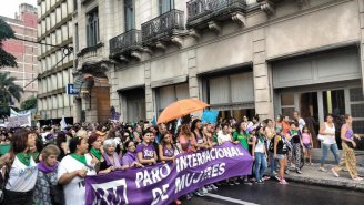 Multitudinaria movilización en Rosario en el Día Internacional de las Mujeres