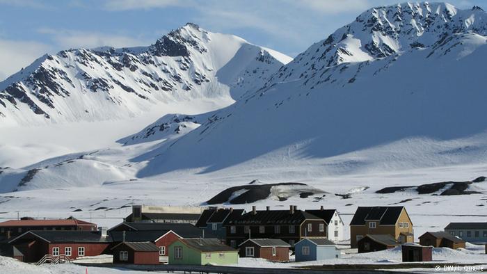 Ny Alesund Spitzbergen Forschungsdorf (Foto: DW)